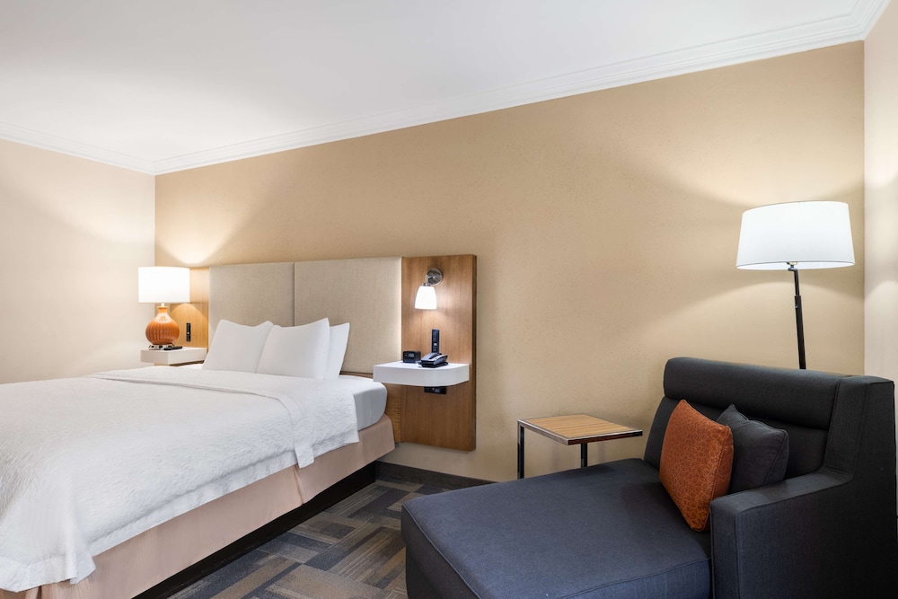 Hampton Inn Charleston North - photo 16