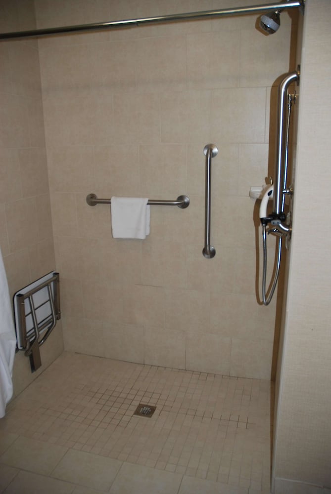 Hampton Inn Maumelle AR - photo 17