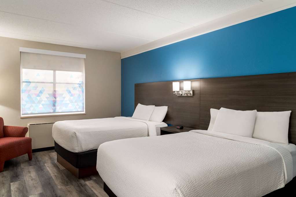 La Quinta Inn & Suites by Wyndham Madison American Center - photo 21