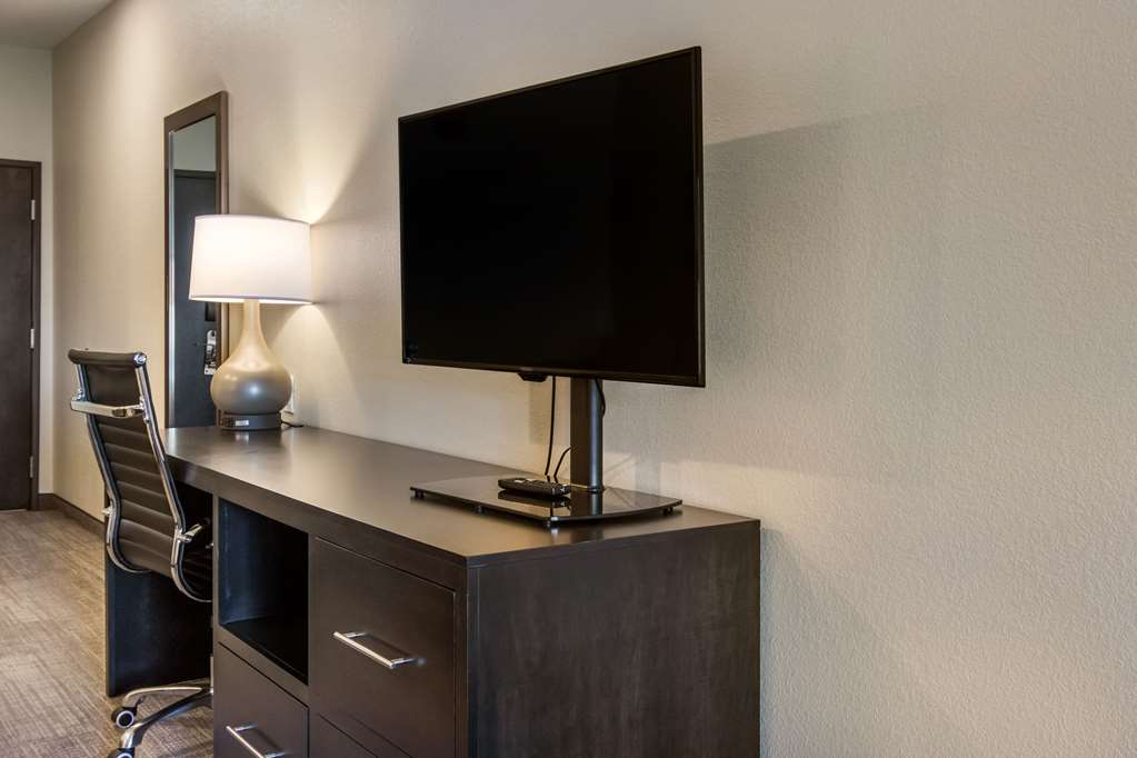 Comfort Suites Brunswick Town Center - photo 20