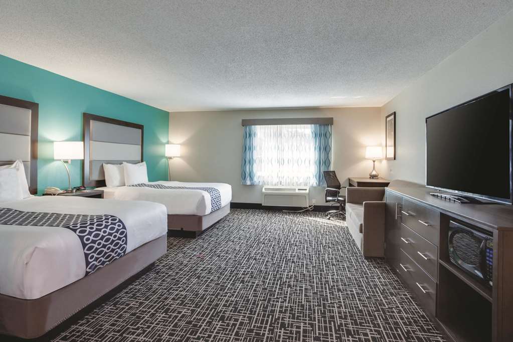 La Quinta Inn & Suites by Wyndham Batavia - photo 15