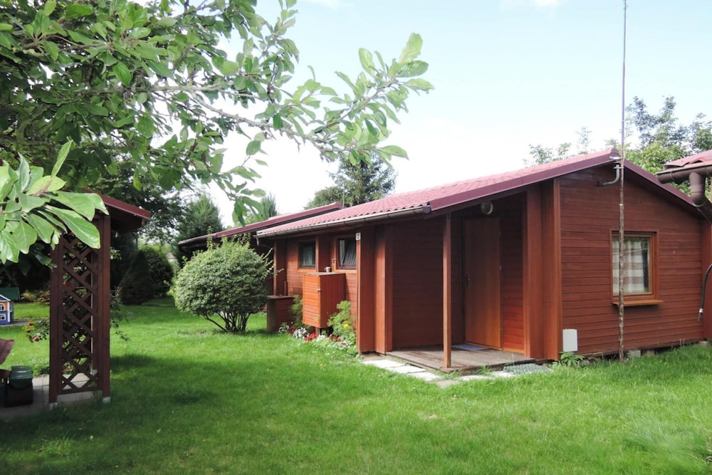 Bungalows in Wrzosowo Bird's Cage Resort for 2 Persons — hotel in Kamien Pomorski