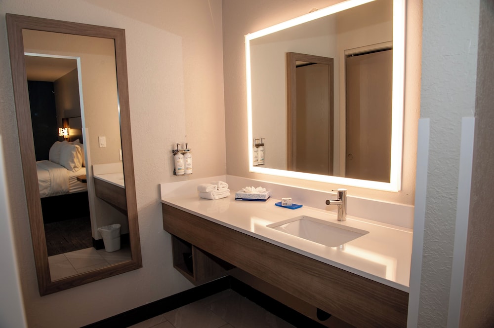 Holiday Inn Express Airport Tucson by IHG - photo 36