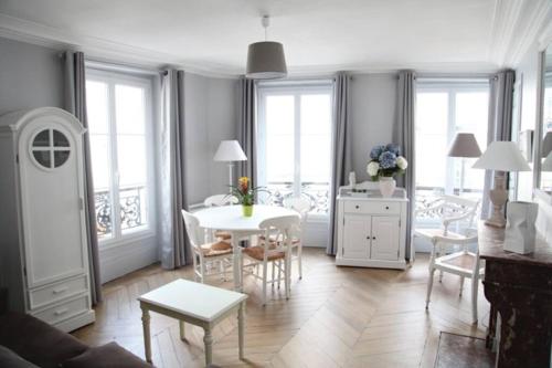 The Charming Ramey - carbon neutral hotel in Paris