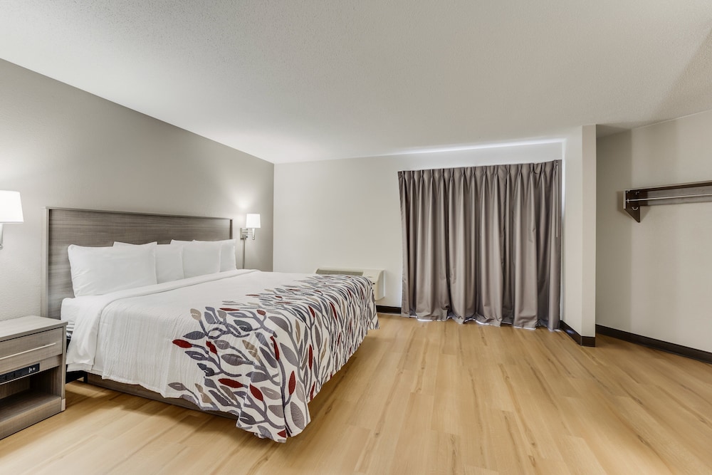 Red Roof Inn & Suites Newport Middletown RI - photo 12