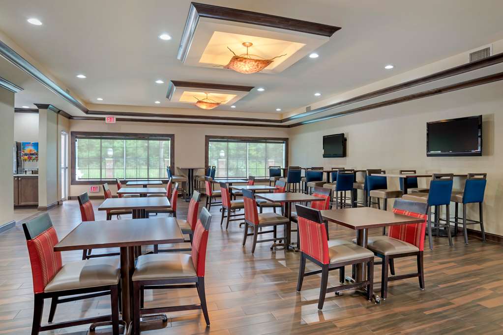 Comfort Suites Alexandria North - photo 28