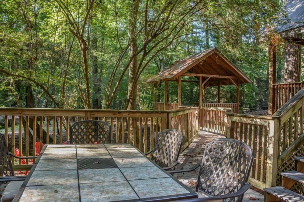 Harleys River Retreat Charming Cabin in Coosawattee River Resort Hot tub Ellijay - photo 21