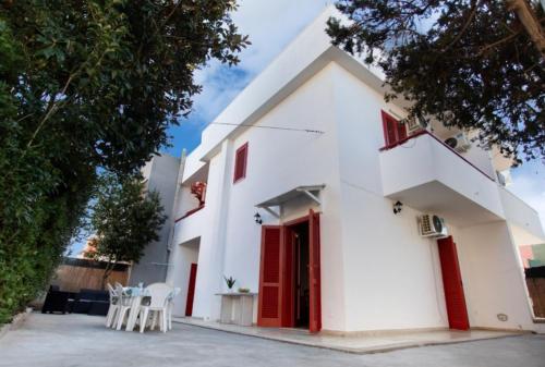 Villa Casaluce con giardino a 5 minuti dalle spiagge — 4-Star Luxury Hotel in Porto Cesareo, Italy