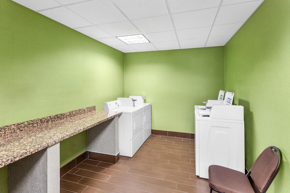 Hampton Inn Huntington University Area - photo 40