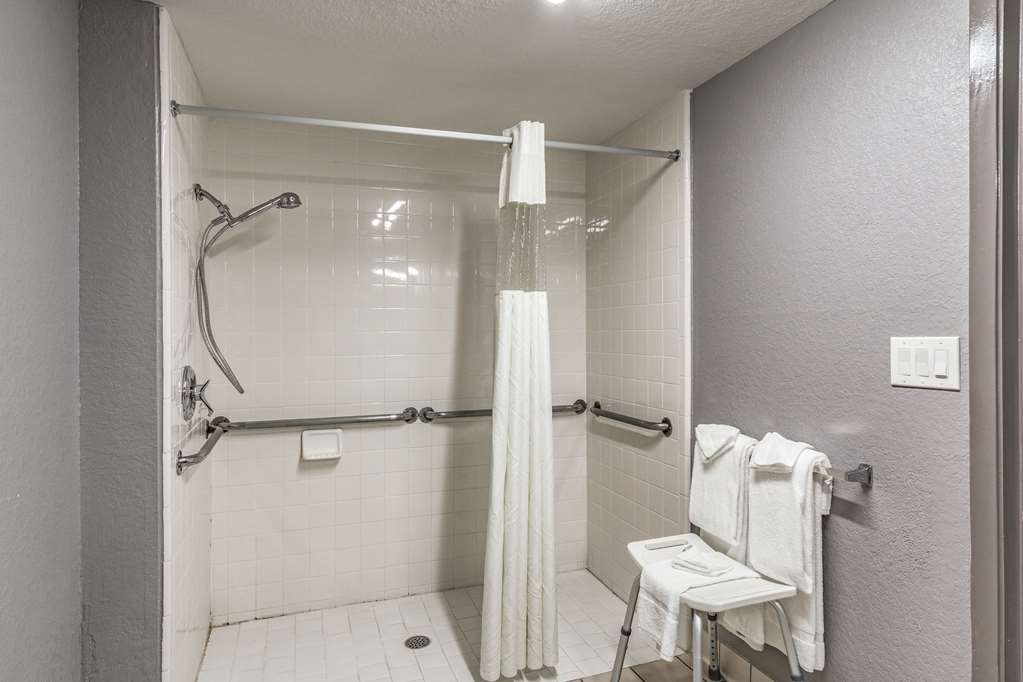 Quality Inn I 10 East near Frost Bank Center - photo 25