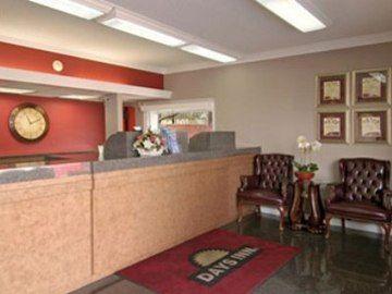 Memorial Inn and Suites - photo 4