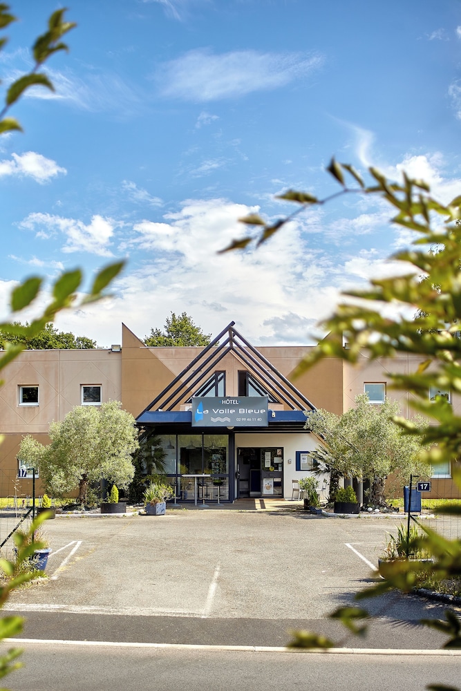 La Voile Bleue in La Richardais, France