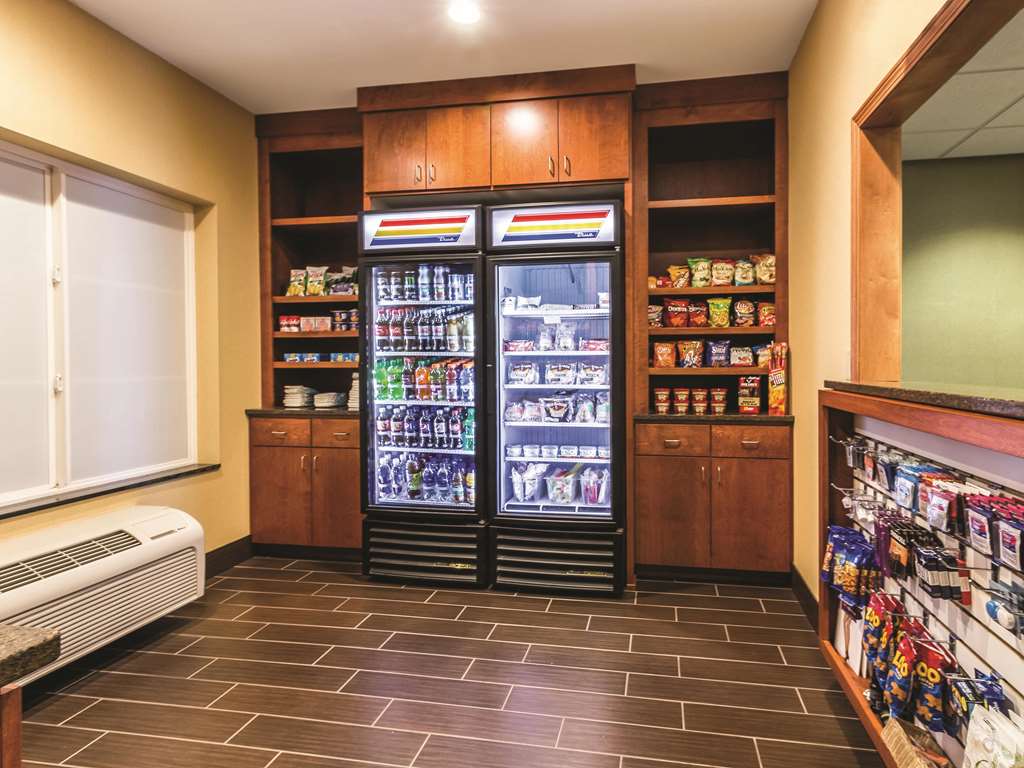 La Quinta Inn & Suites by Wyndham Fargo Medical Center - photo 29
