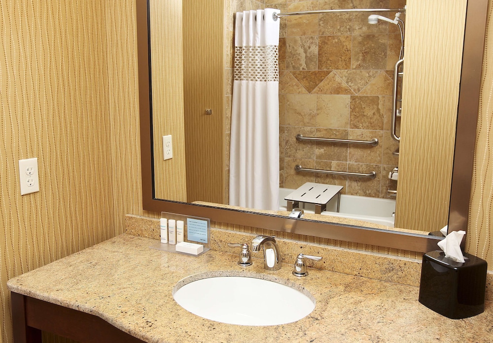 Hampton Inn & Suites by Hilton Fargo Medical Center - photo 19
