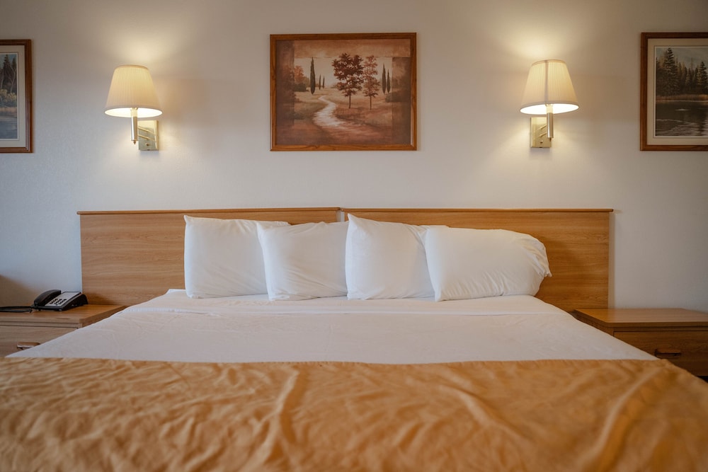 Haysville Express Inn - photo 9
