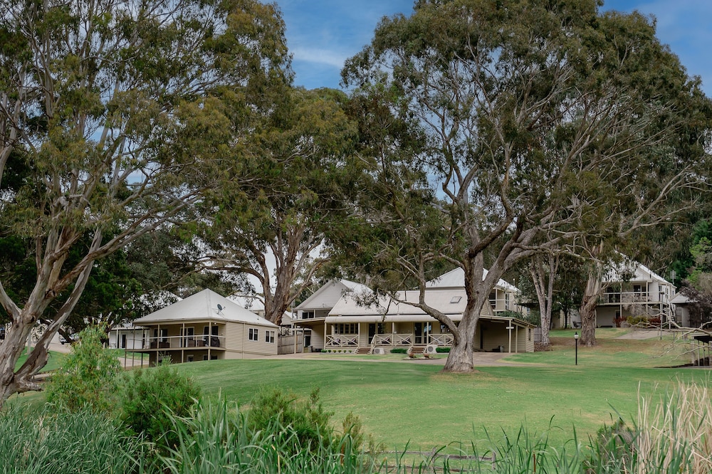 McMillans of Metung Coastal Resort — 4-Star Luxury Hotel in Metung, Australia