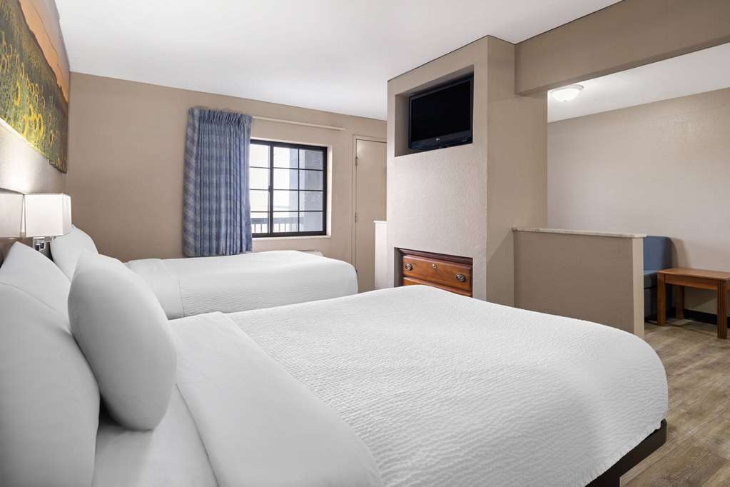 Days Inn & Suites by Wyndham Kokomo - photo 12
