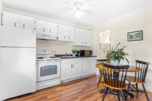 Blue Spruce Inn & Suites - photo 12