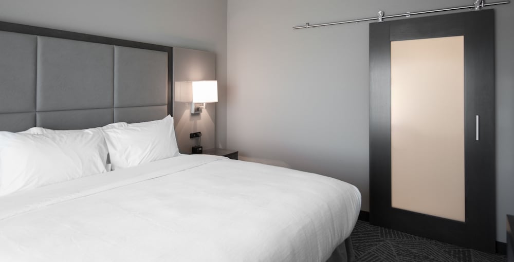 Embassy Suites by Hilton Kansas City Olathe - photo 13