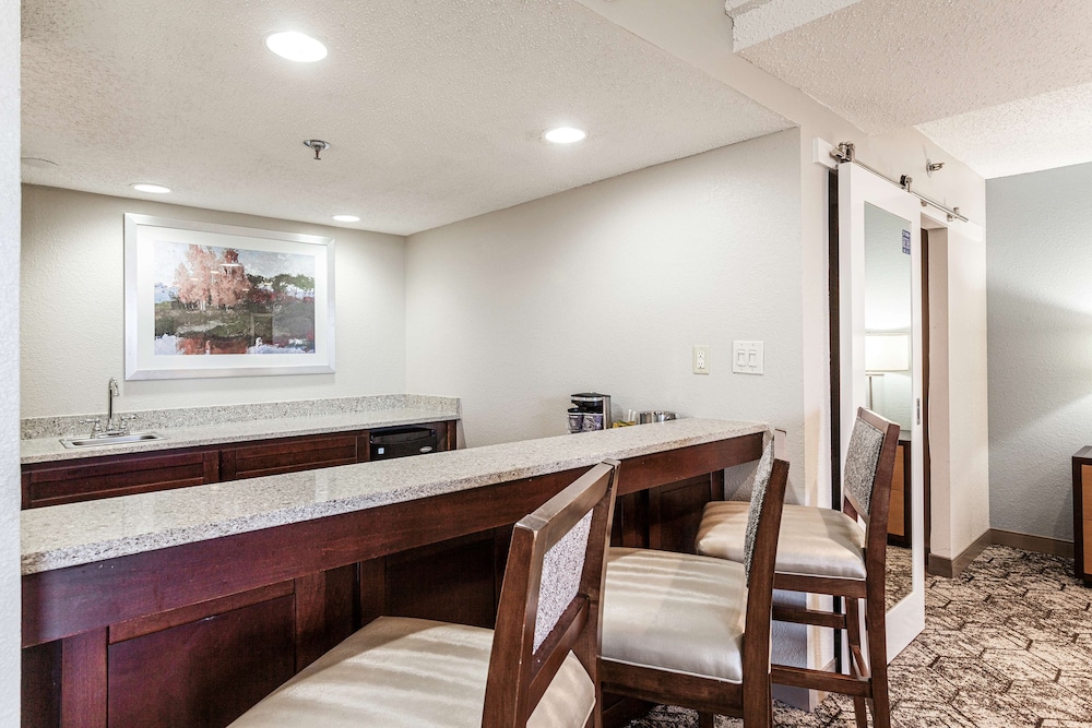 DoubleTree by Hilton Hotel Memphis - photo 25