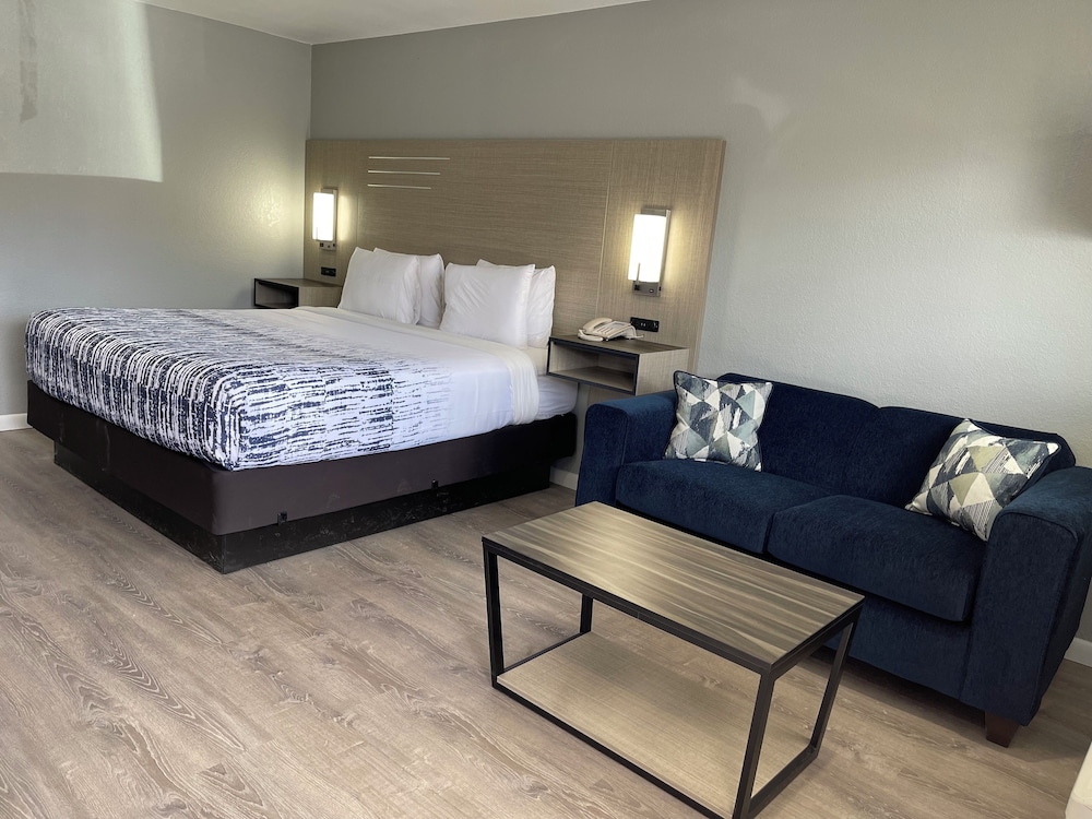 Copper Manor Motel — Meriden