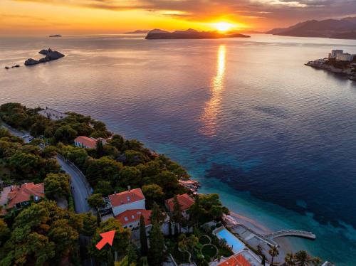 Piccola Red Studio 50m from the beach