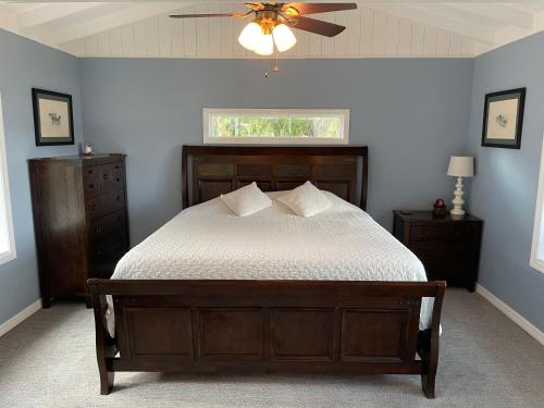 Cozy Lake Front Cottage — 4-Star Luxury Hotel in Clermont, United States