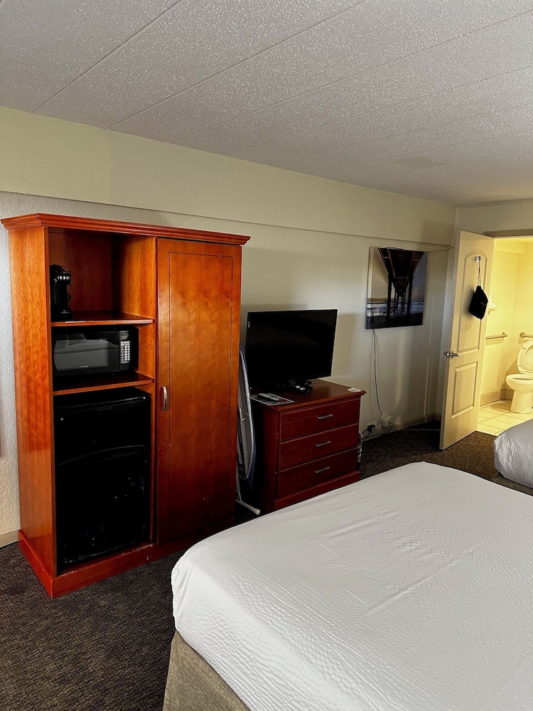 Ramada by Wyndham Virginia Beach - photo 14