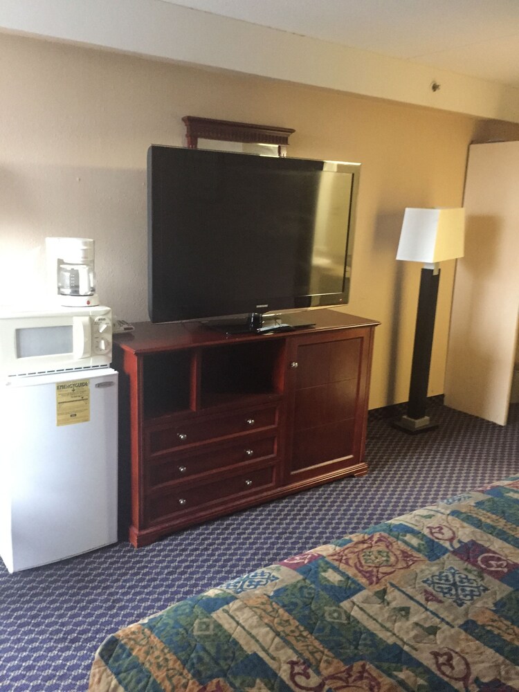 Rodeway Inn At Fort Lee - photo 12