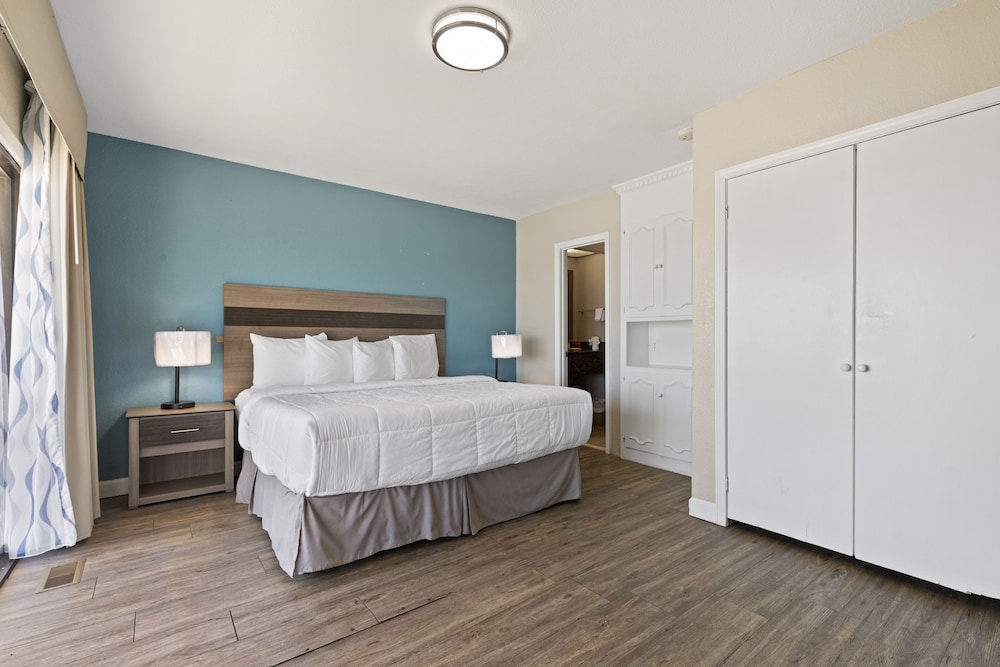 Ocean Crest Inn and Suites - photo 23