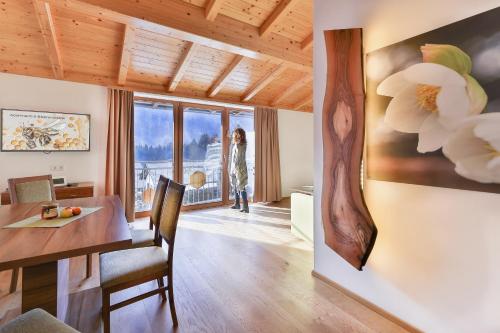 Kronhofer Apartments & Erlebnis Imkerei — 4-Star Luxury Hotel in Hermagor, Austria