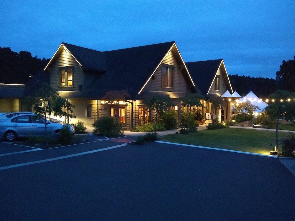 Noyo Harbor Inn Restaurant and Tavern - photo 135
