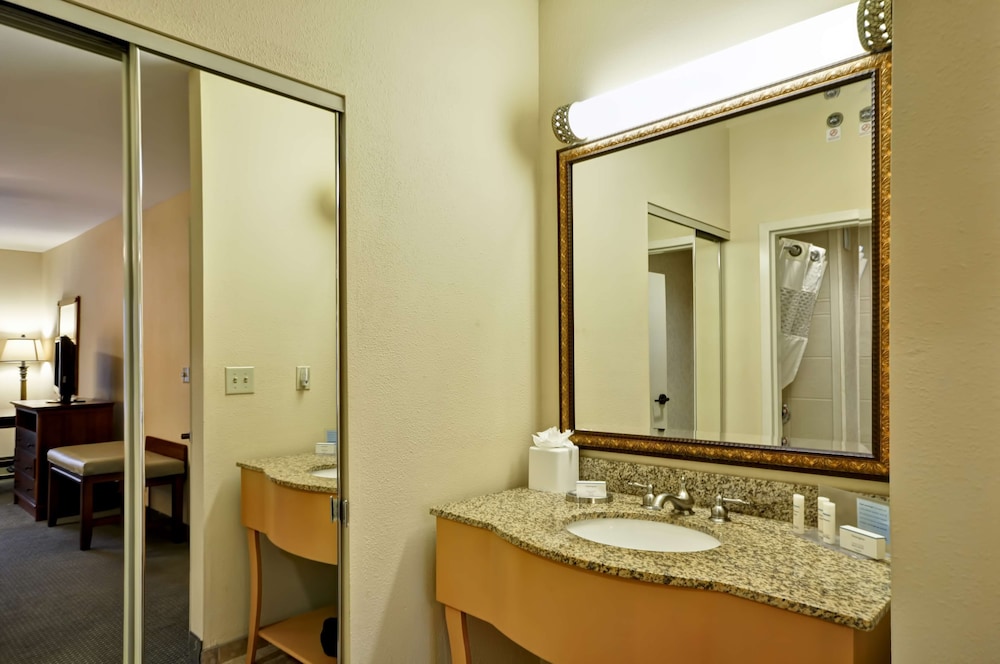 Hampton Inn & Suites Charleston Mt. Pleasant Isle Of Palms - photo 30