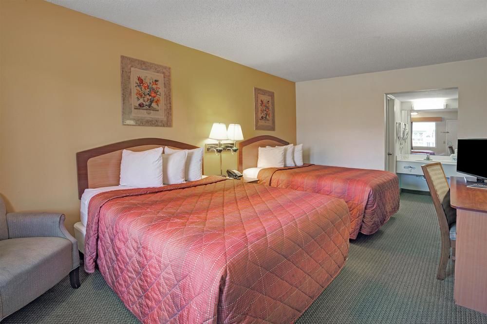 Days Inn by Wyndham Jacksonville South Memorial Hospital - photo 2
