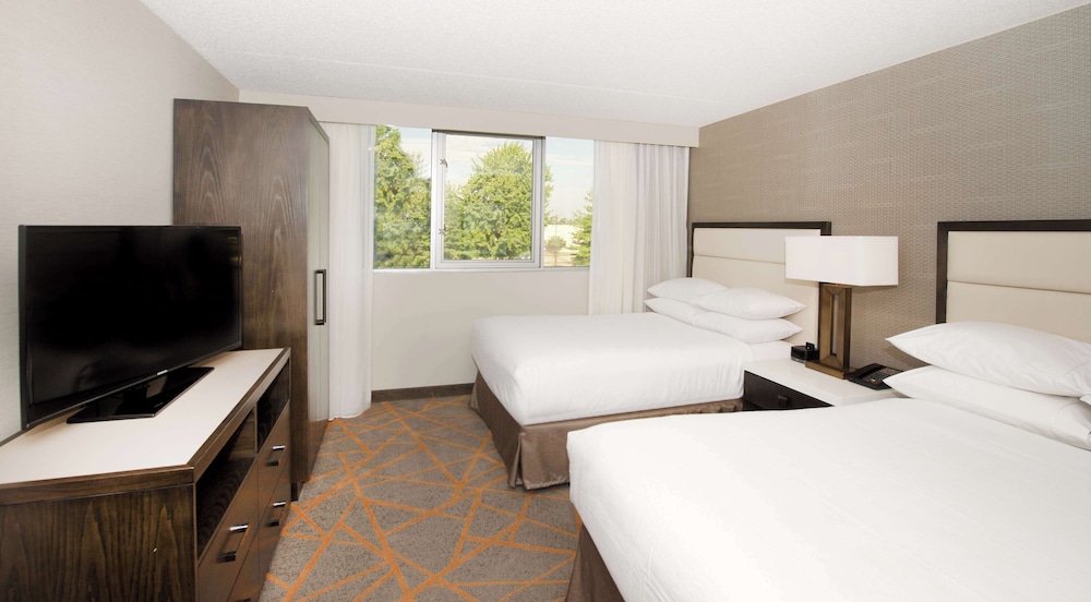 Embassy Suites by Hilton Cincinnati Northeast Blue Ash - photo 15