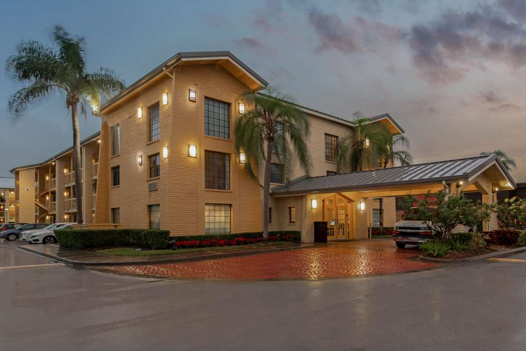 La Quinta Inn by Wyndham Miami Airport North - photo 6
