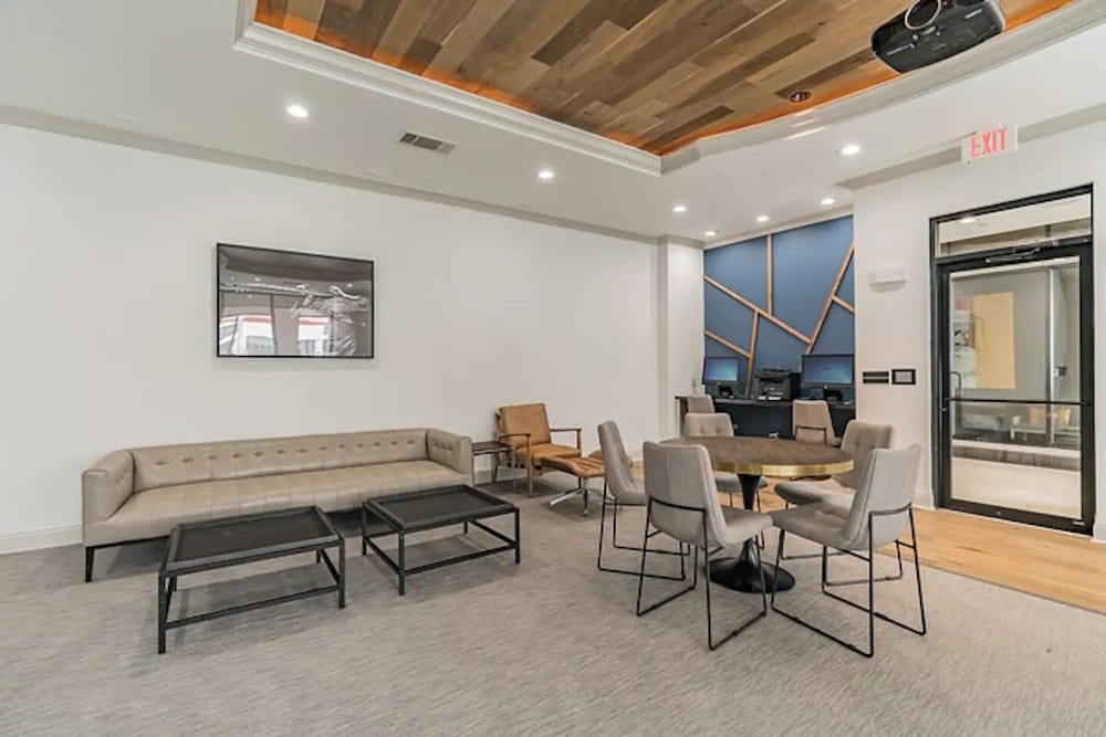The Luxury Suites of Houston - photo 13