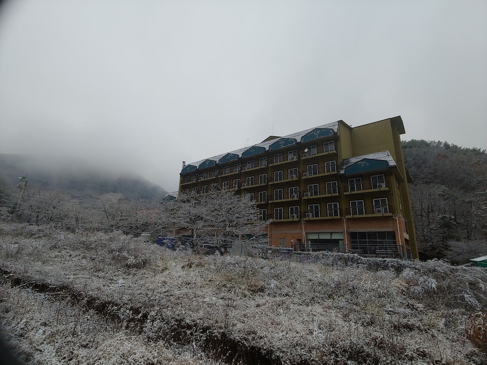 Healingnsajo resort Chungju Suanbo in Waegwan, South Korea