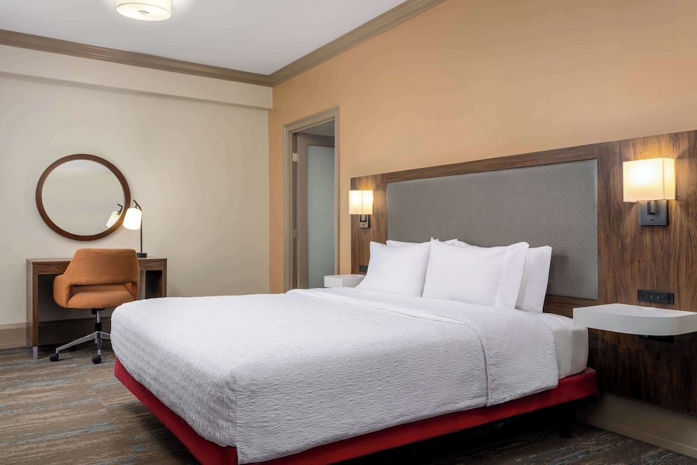 Hampton Inn & Suites by Hilton New Orleans Canal St. French Quarter - photo 30