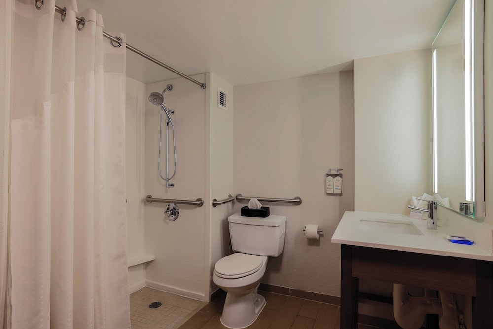 Holiday Inn Express Burlington by IHG - photo 32