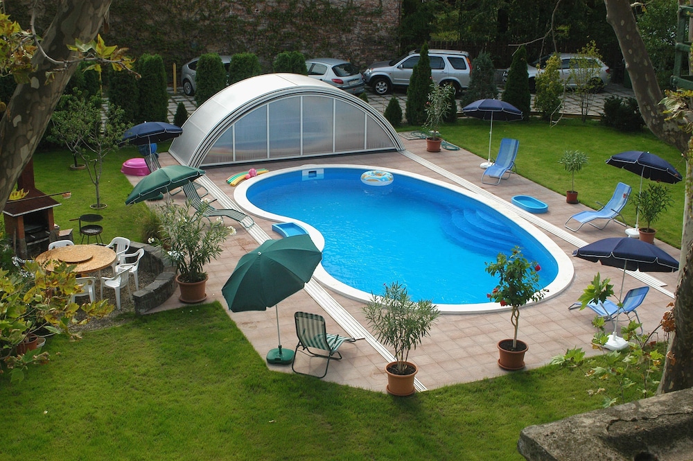 Manzard Panzio - carbon neutral hotel in Budapest