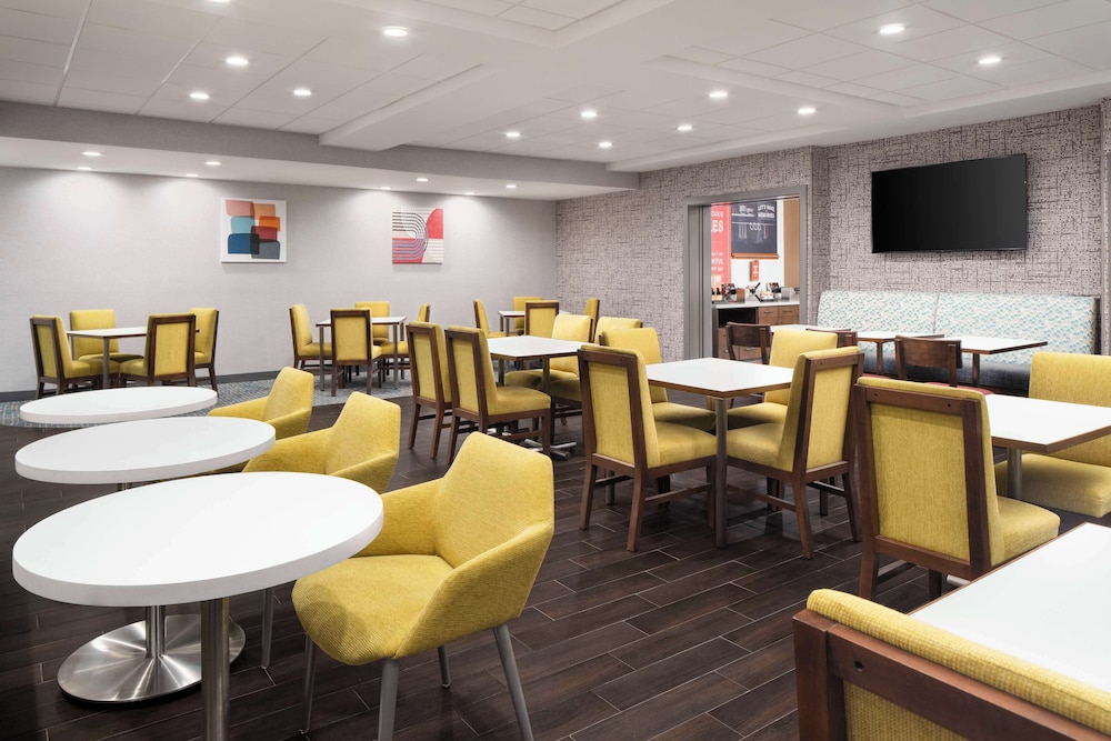 Hampton Inn Chicopee Springfield - photo 31