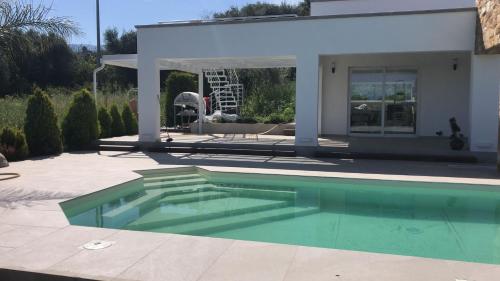 Villa Irene Deluxe — 4-Star Luxury Hotel in Campofelice Di Roccella, Italy
