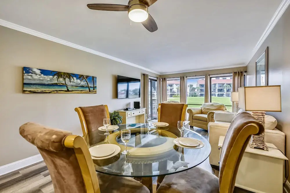 Edgewater Resort by Book That Condo - photo 18