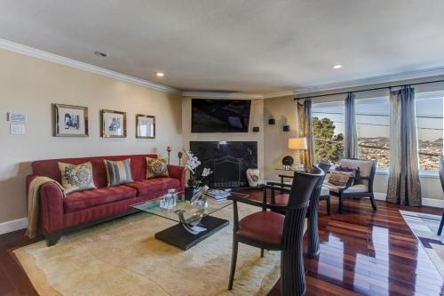 House Canyon Dr — 4-Star Luxury Hotel in Daly City, United States