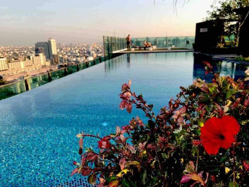 High Rise Luxury Condo 1Bed Roof Top Pool 2 Minmrt