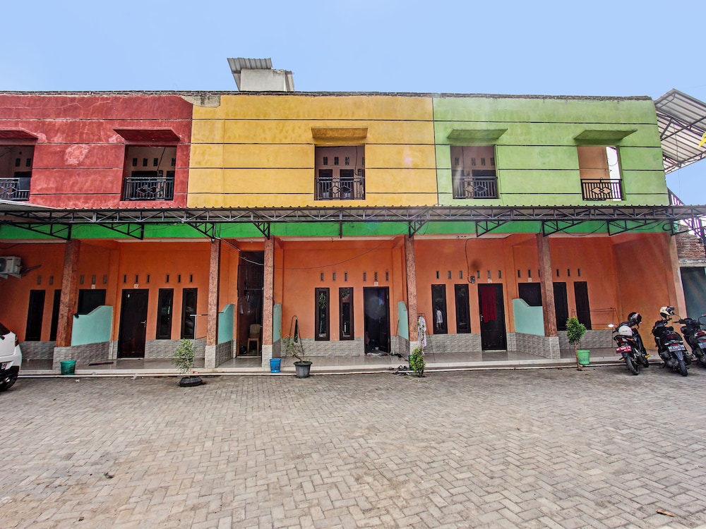 Hotel O Homestay Bang HajiNearLapangan Penujak in Praya, Indonesia