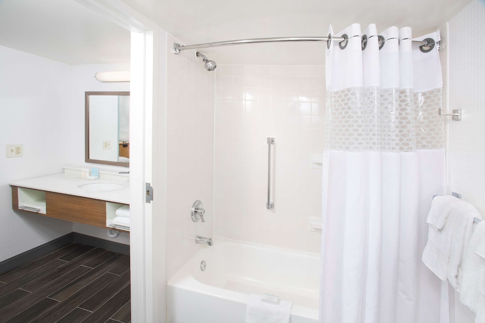Hampton Inn & Suites Annapolis - photo 21