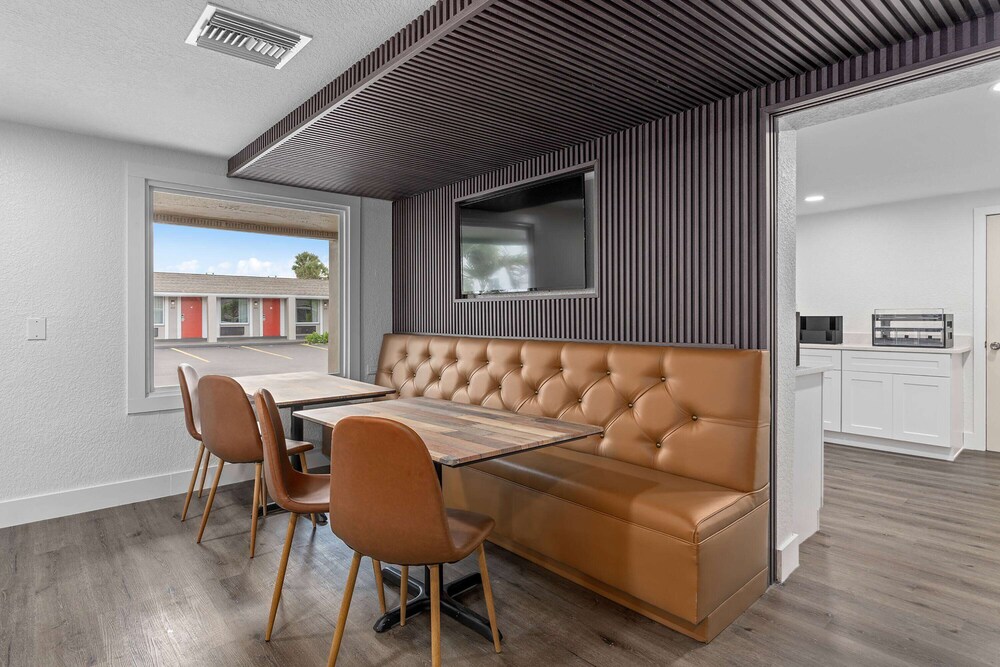 Super 8 by Wyndham Kissimmee Orlando - photo 44