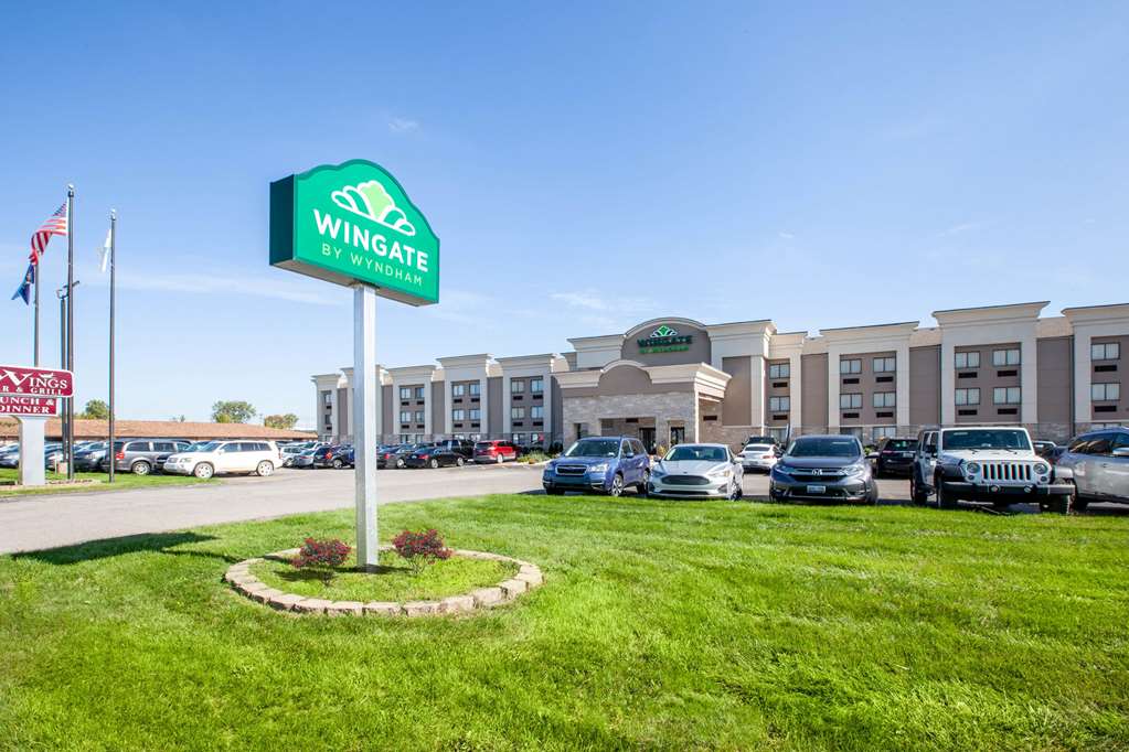 Wingate by Wyndham Detroit Metro Airport - photo 3